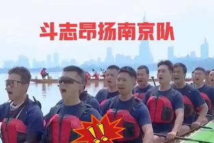 皇家马德里某板凳球员坐了一整场替补席，冻得直傻乐？